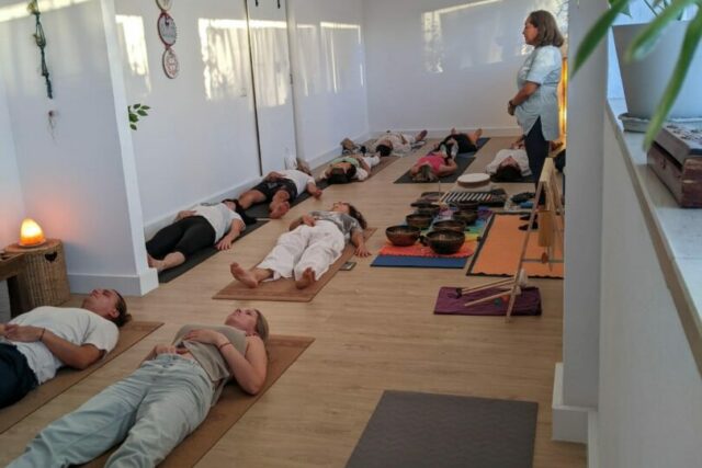 clau yoga teacher coworking class in Altea
